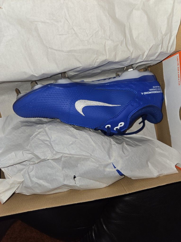 BASE BALL CLEATS