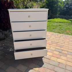 Dresser White Chest New