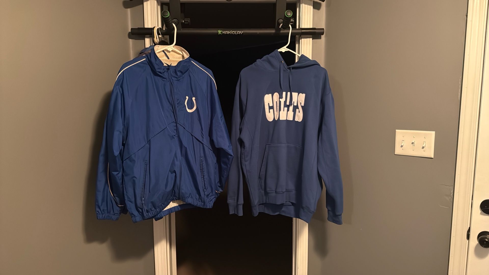 Colts size L jacket and sweatshirt