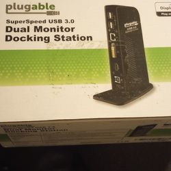 Pluggable Dual Monitor Docking Station 
