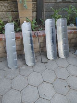 (4 ) 3' FT METAL V BOARDS / 29x1 REBAR HOOK.