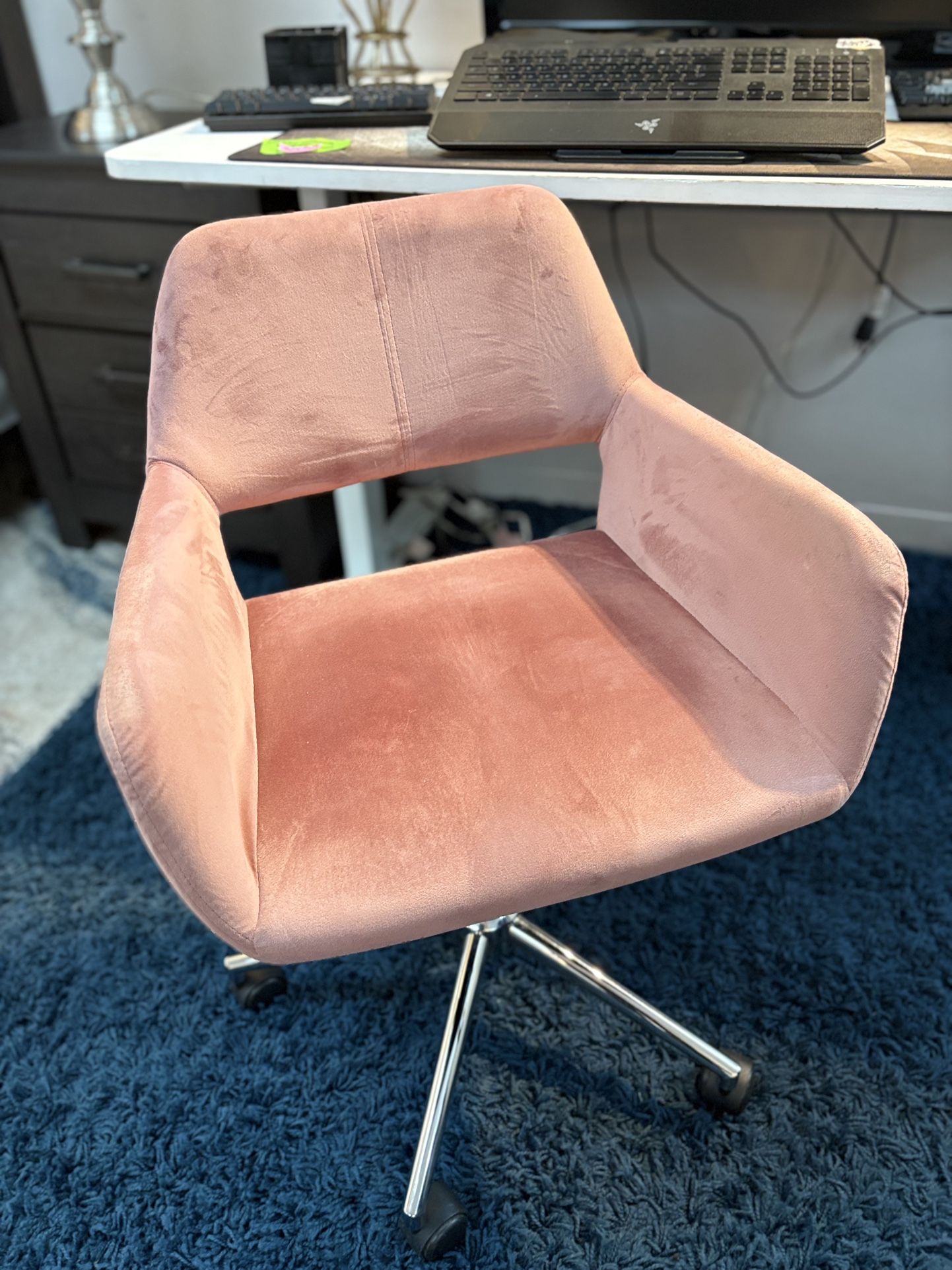 Velvet pink office chair