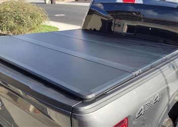 Ford F150 Tri-Fold Tonneau cover