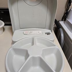 Automatic Cat Feeder 