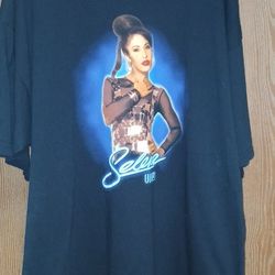 Vintage 2005 Selena Vive! Concert T-Shirt. Size 2XL mens. Measurements 26 × 31
