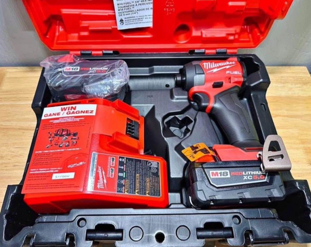 Milwaukee M18 FUEL IMPACT DRIVER KIT