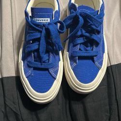 Converse Shoes Size 7.5
