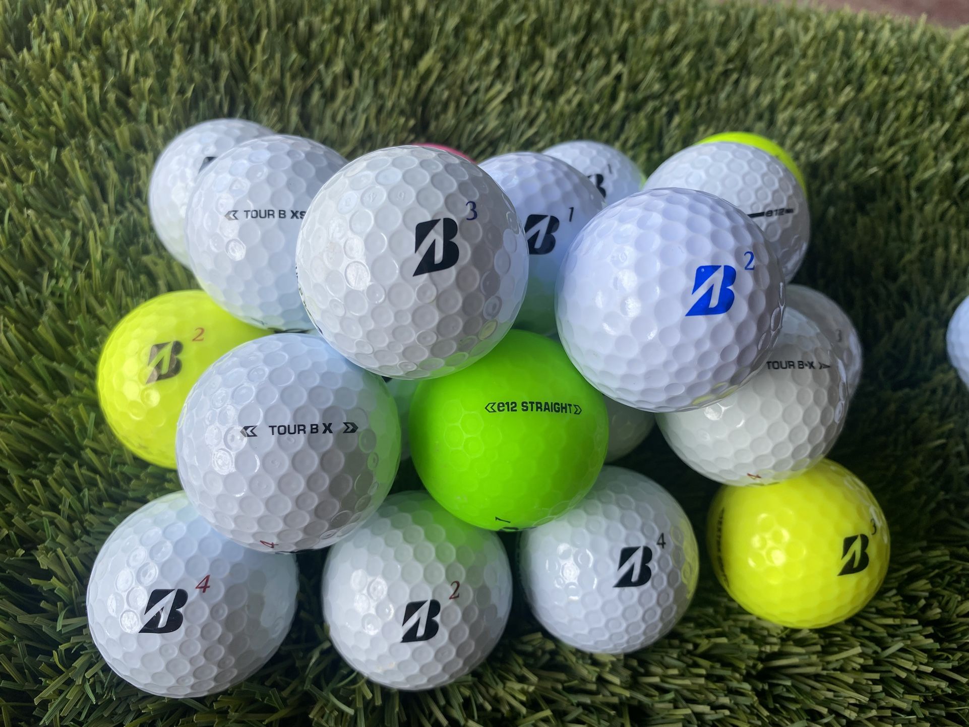 22 Bridgestone Golf ⛳️ Balls