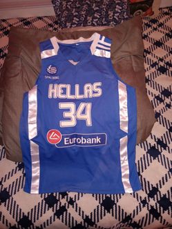 Giannis b ball jersey size 38
