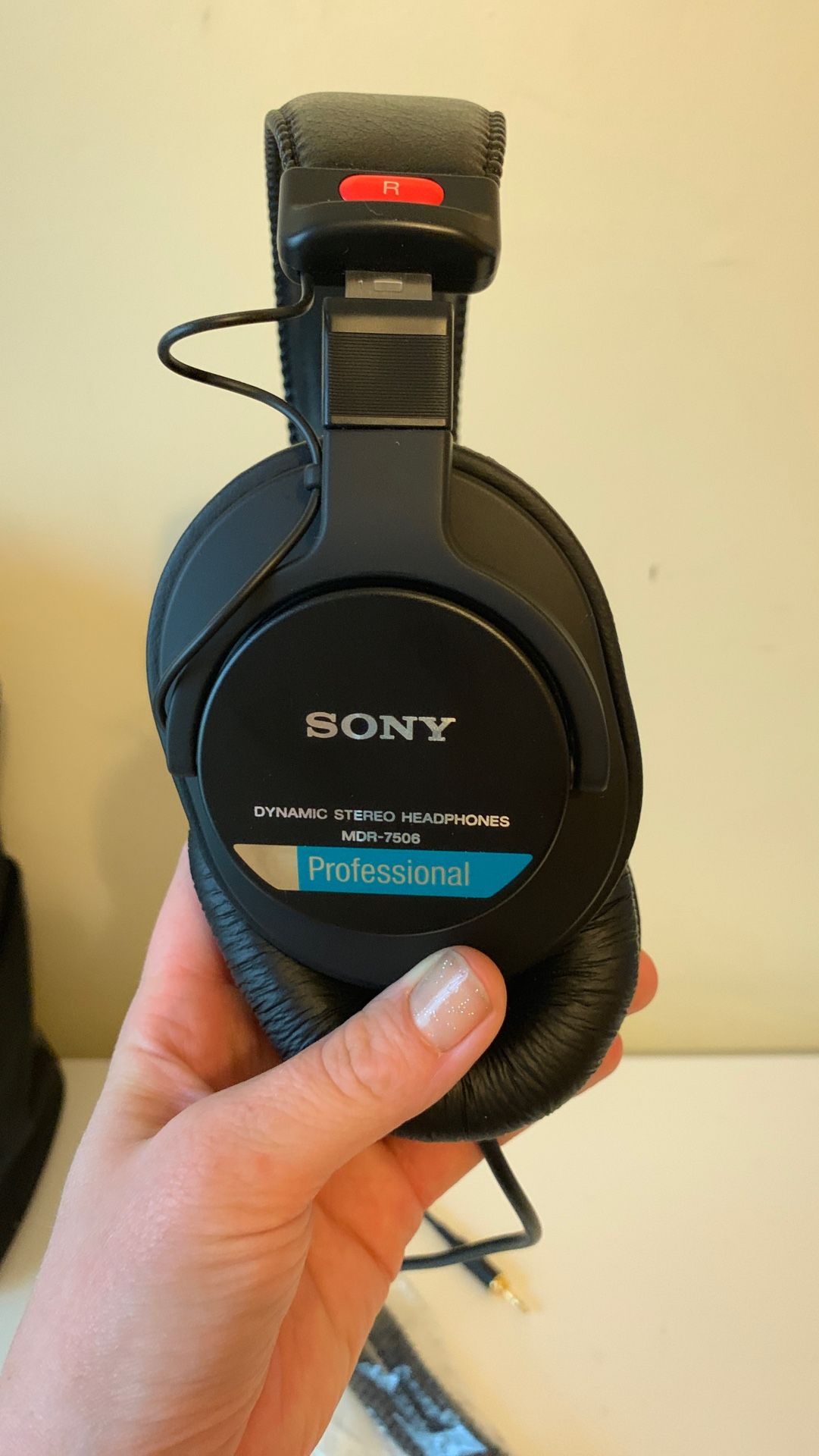 Sony Professional Recording Headphones : MDR-7506