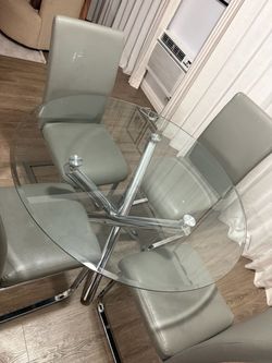 $270 OBO Dining table w/ chairs