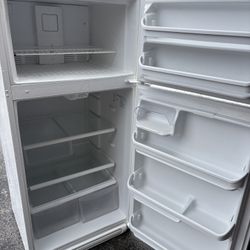 White 18 Cubic Feet Top Freezer Refrigerator 