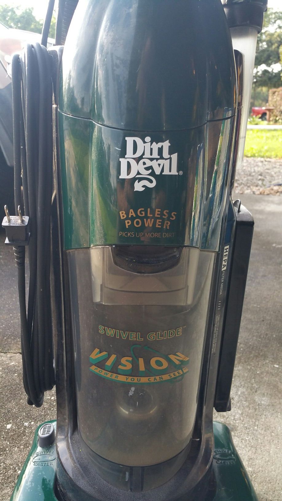 Dirt devil swivel glide vision vacuum cleaner
