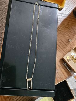 Avon necklace with pendant