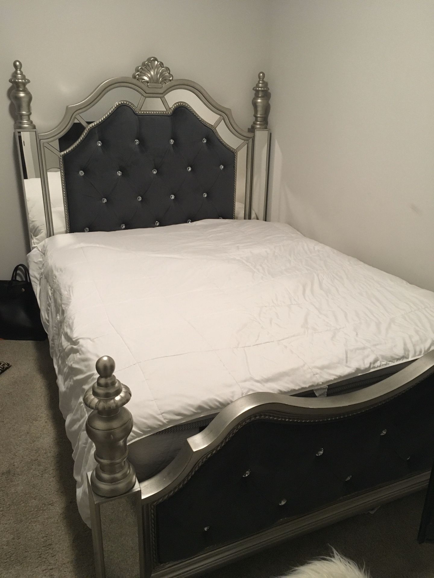 Queen size Bedroom Set $550