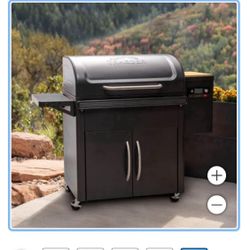 TRAEGER LIKE NEW SILVERTON XL PELLET GRILL SMOKER WITH WI-FI TECHNOLOGY 