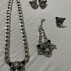 Women’s Costume Jewelry 