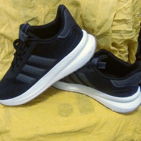 Men's Adidas Brand New Size 11 (Never Worn)