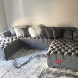 NEW JORDAN GREY VELVET LUXURY SECTIONAL WITH FREE DELIVERY 