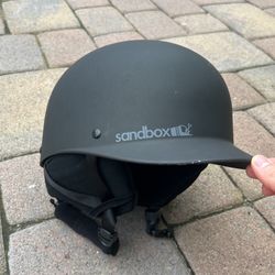Snowboarding helmet