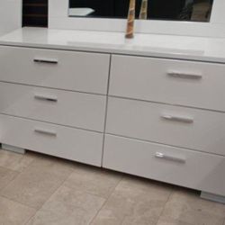 *August Sale Event!!!*---Classic Renaissance Dresser/Mirror Sets---Now $299!!!---Delivery Available🤠