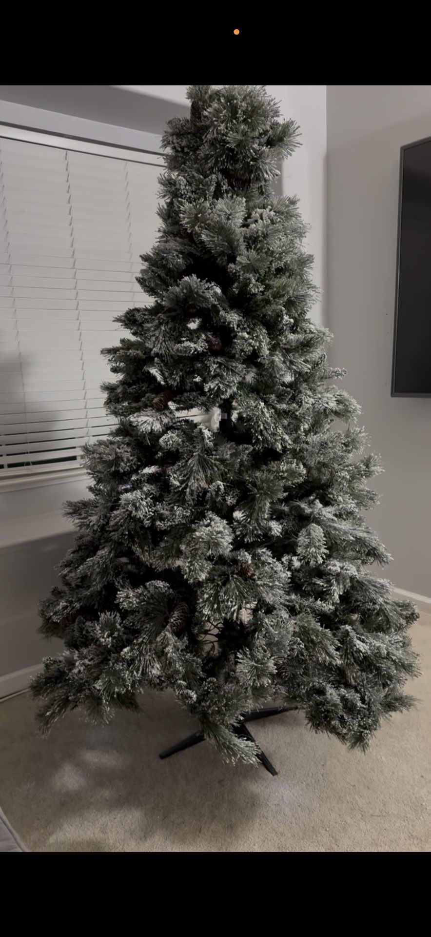 7.5 Flocked Christmas Tree