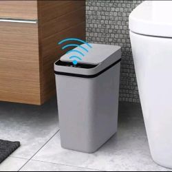 Touchless smart trash can