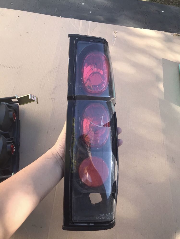 Nissan Hardbody Taillights