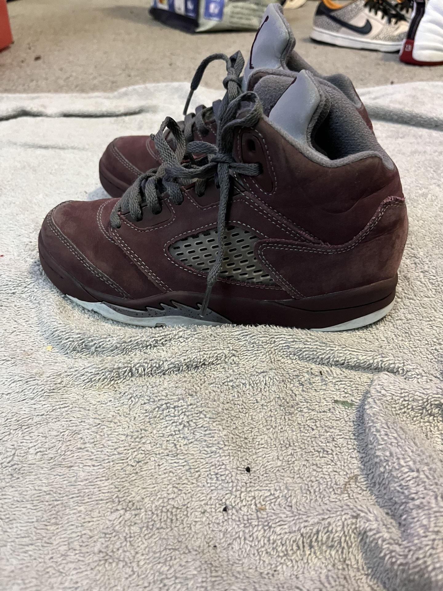 Size 2Y Boys Jordan 5 Retro Burgundy 2023