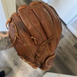 Nokona AMG CW 650 Softball Or Baseball Glove