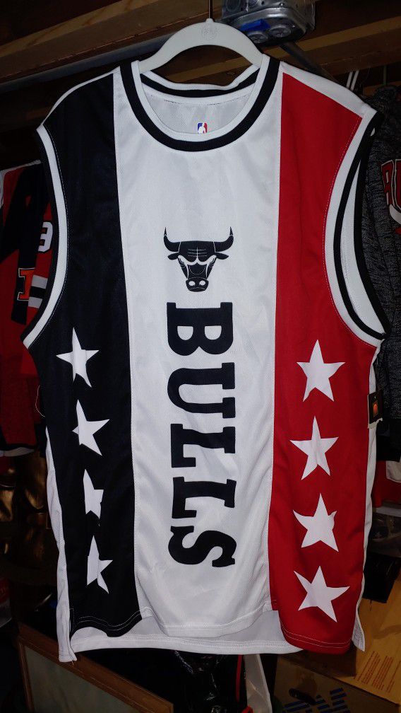 Chicago Bulls Red White And Black Shirt Size XL