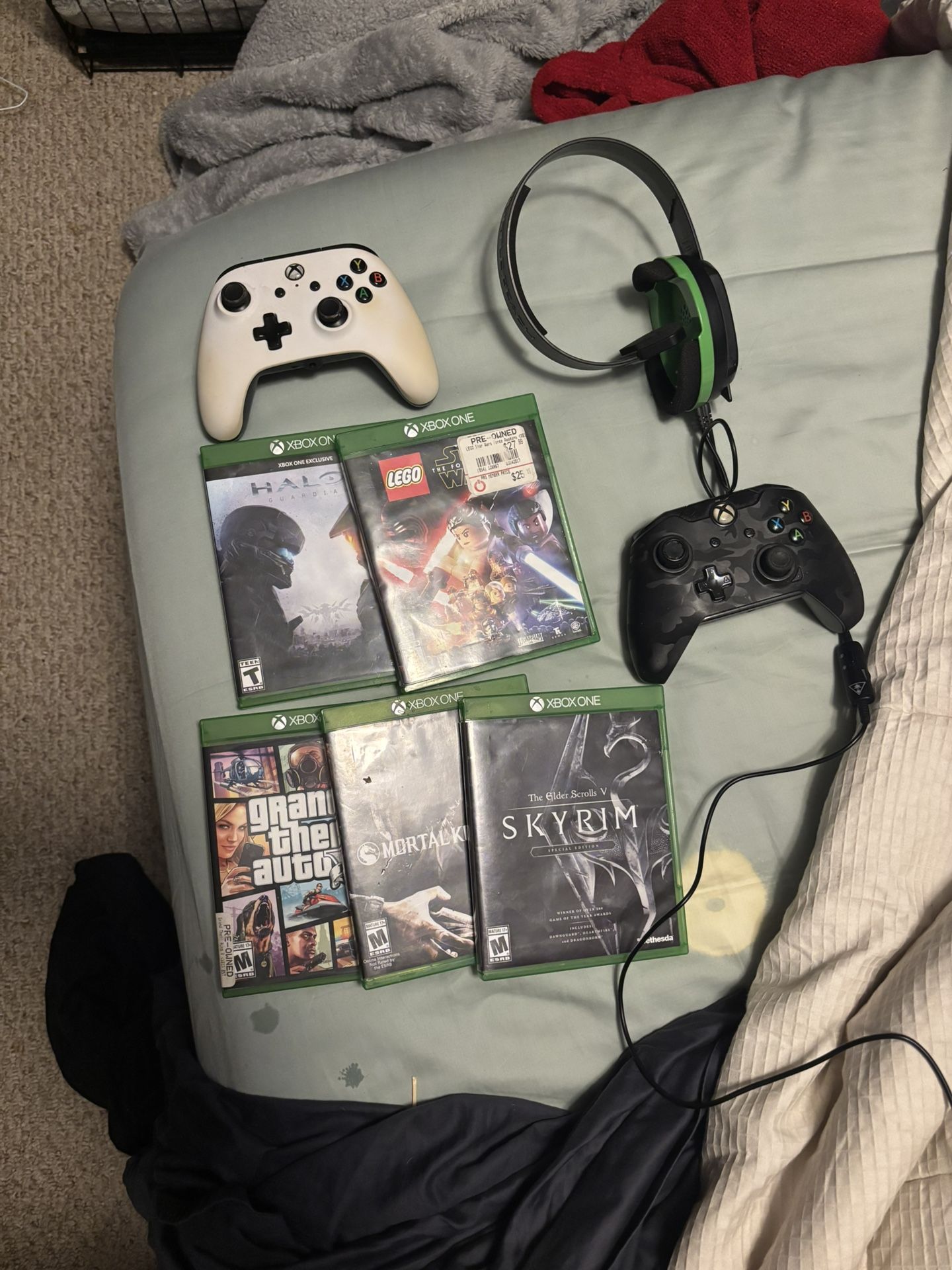 Xbox 1 Bundle 5 Games 2 Controllers & A Turtle Beach Headset