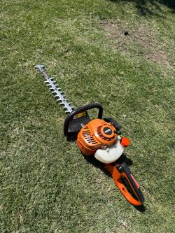 ECHO
20 in. 21.2 cc Gas 2-Stroke Hedge Trimmer