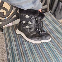  VIA PINKY GIRLS SIZE 12 SNOW BOOTS