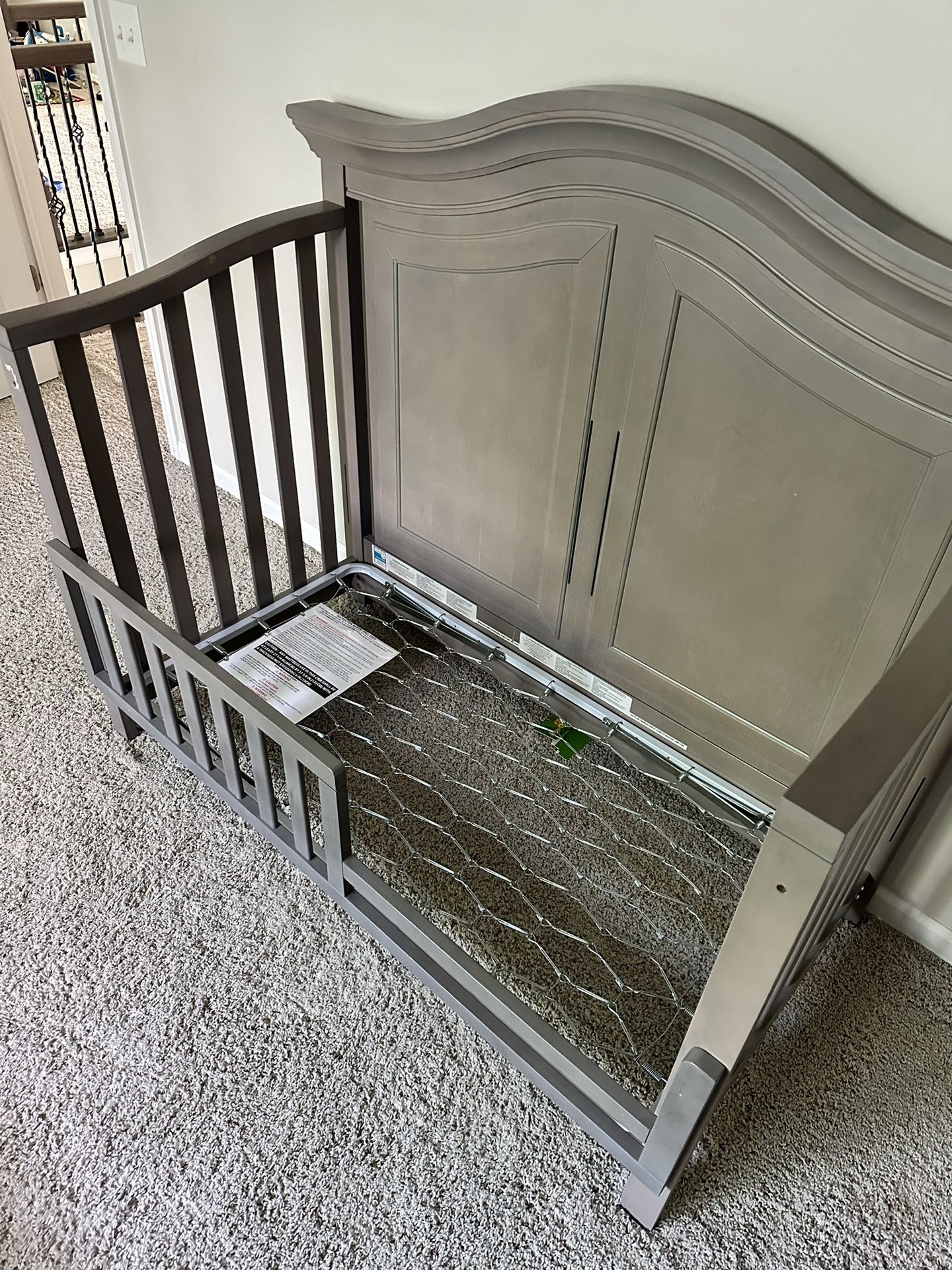 Sorelle Providence In Convertible Crib In Stone Gray