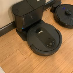 SHARK ROBOT VACUUM 