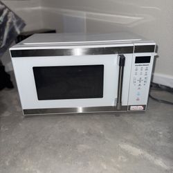 Microwave *pretty New*