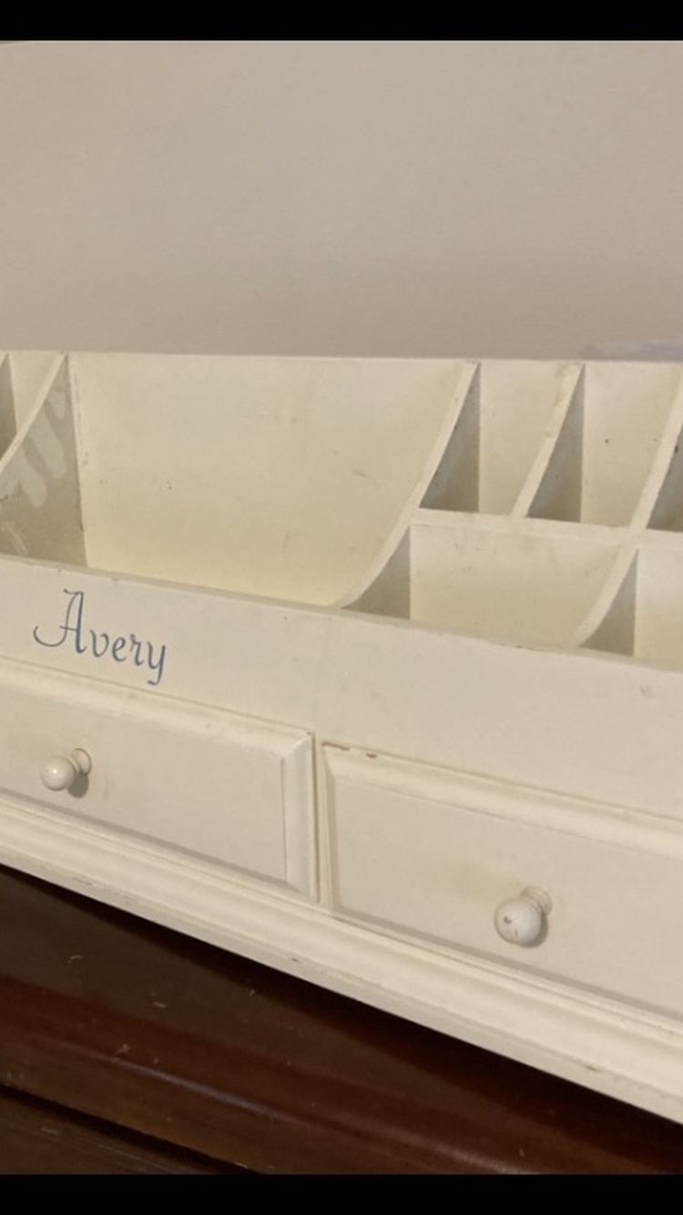 Beautiful white desk organizer