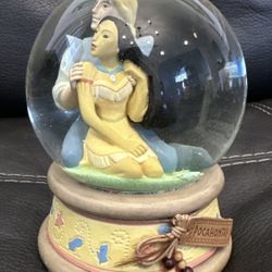 Very Nice Vintage Enesco Disney's Pocahontas Snow Globe "Colors of the Wind"