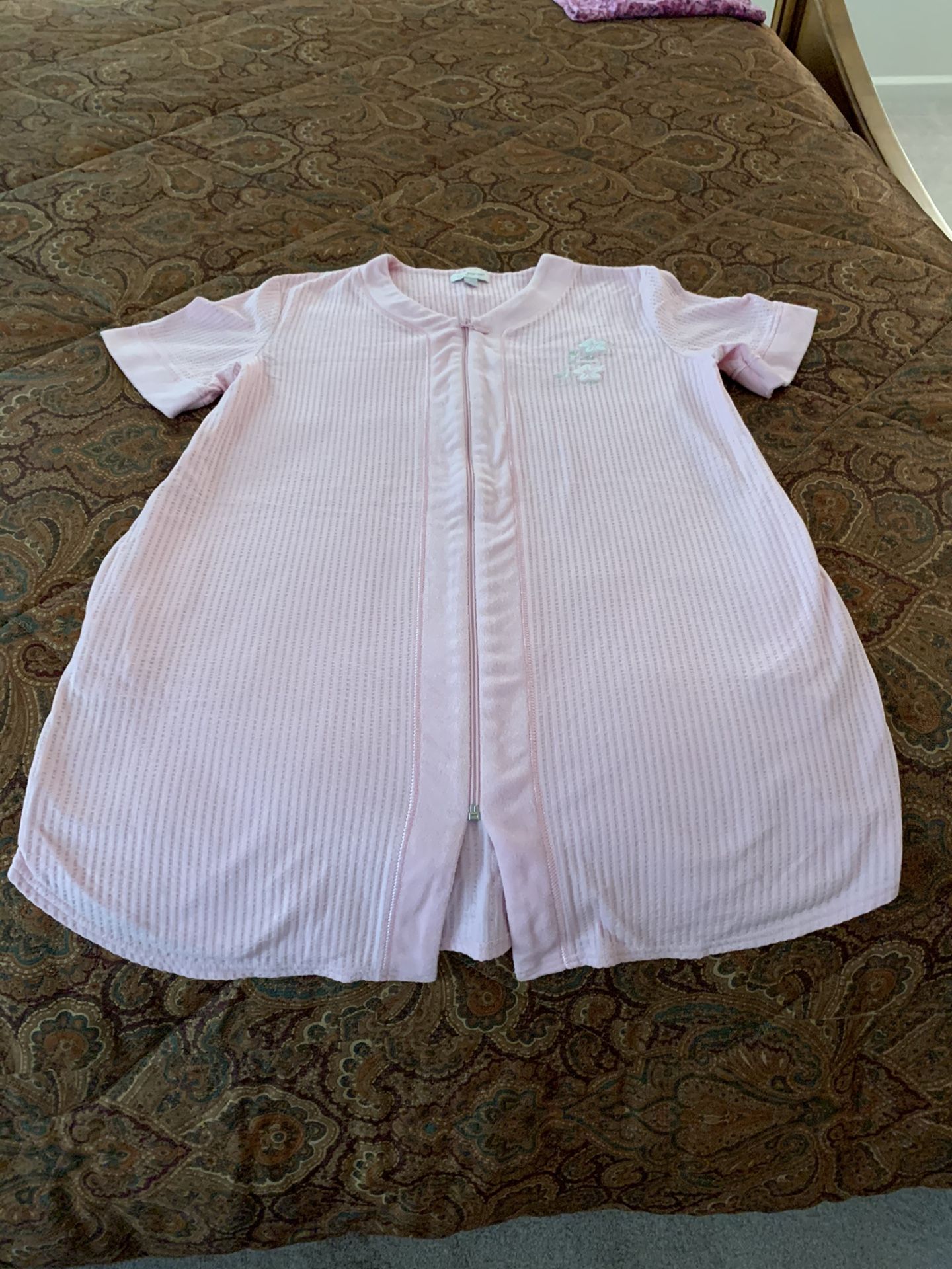 Women’s shirt zip up robe. Great condition size large