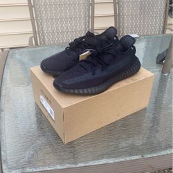 Yeezy 350 Onyx Size 10.5