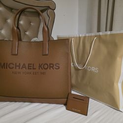 Brand New Michael Kors Set 