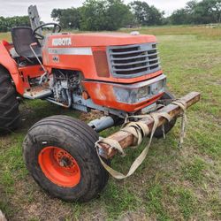 2005 Kubota M4800  TRACTOR 