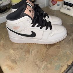 Jordan 1 Mid Arctic Orange (GS) SIZE 6 In Women’s