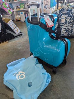 Brand NEW NWT AO WEI LA child toddler ride on airplane suitcase roller