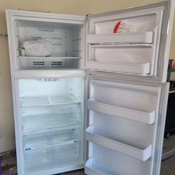 Frigidaire Refrigerator W/ Top Freezer