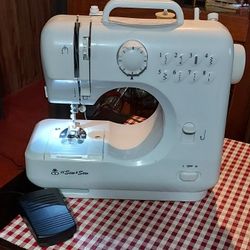 Like New Sewing Machine In Excellent Condition,  100.