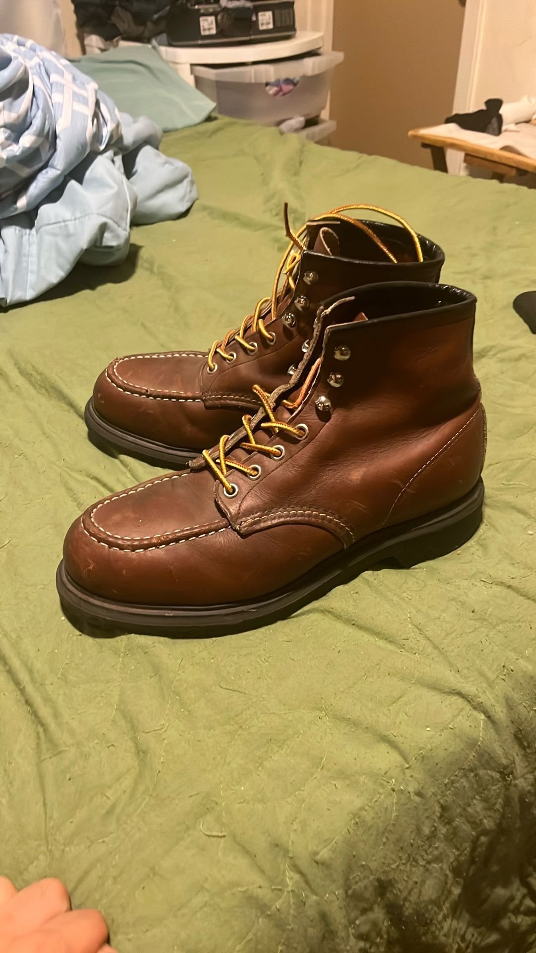90s Lace Up Red Wings