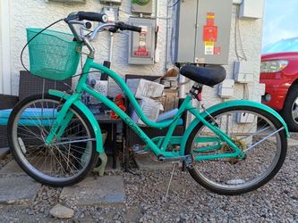 Hyper Bicycles Commute Bike with Basket