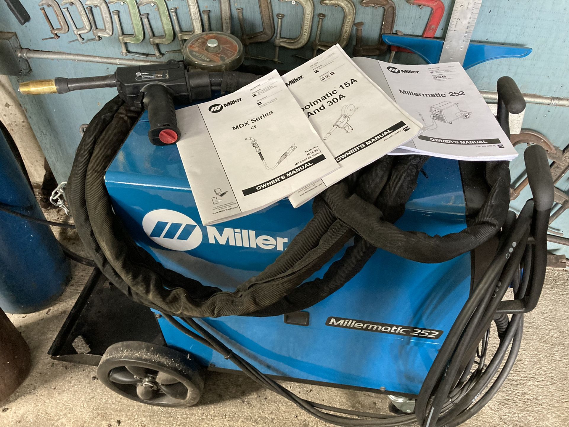 Millermatic 252 Mig Welder/Spool Gun for Sale in West Palm Beach, FL